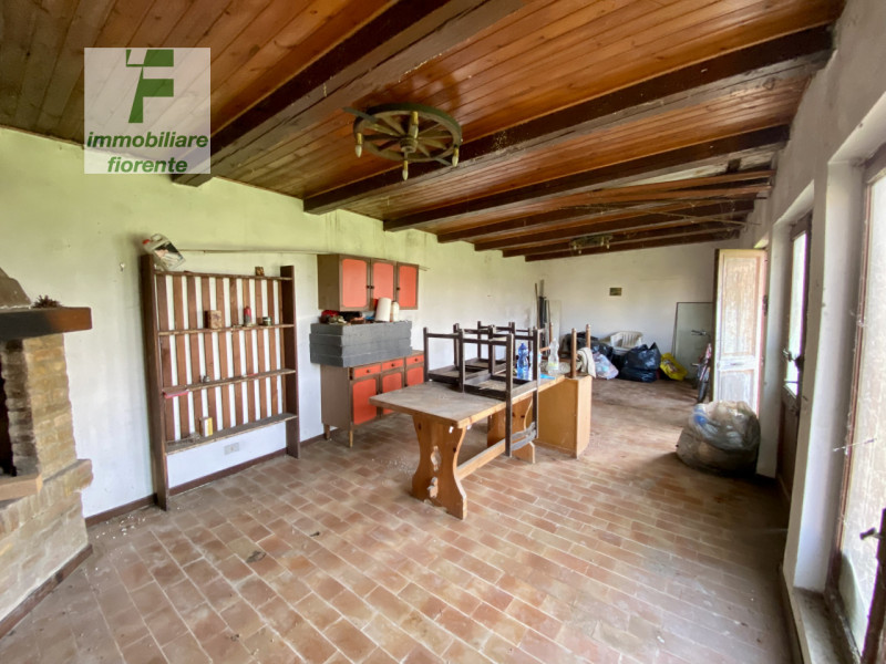 SOLUZIONE INTROVABILE...SU UN LOTTO DI MQ 1445...CASA SINGOLA SU UNICO PIANO di MQ 100 TOTALI CON...