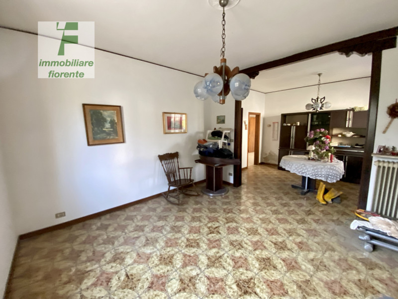 SOLUZIONE INTROVABILE...SU UN LOTTO DI MQ 1445...CASA SINGOLA SU UNICO PIANO di MQ 100 TOTALI CON...