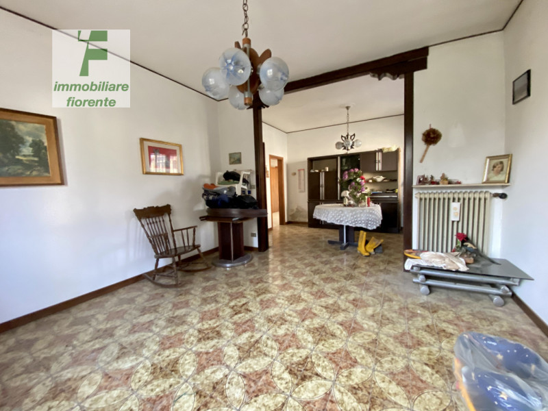 SOLUZIONE INTROVABILE...SU UN LOTTO DI MQ 1445...CASA SINGOLA SU UNICO PIANO di MQ 100 TOTALI CON...