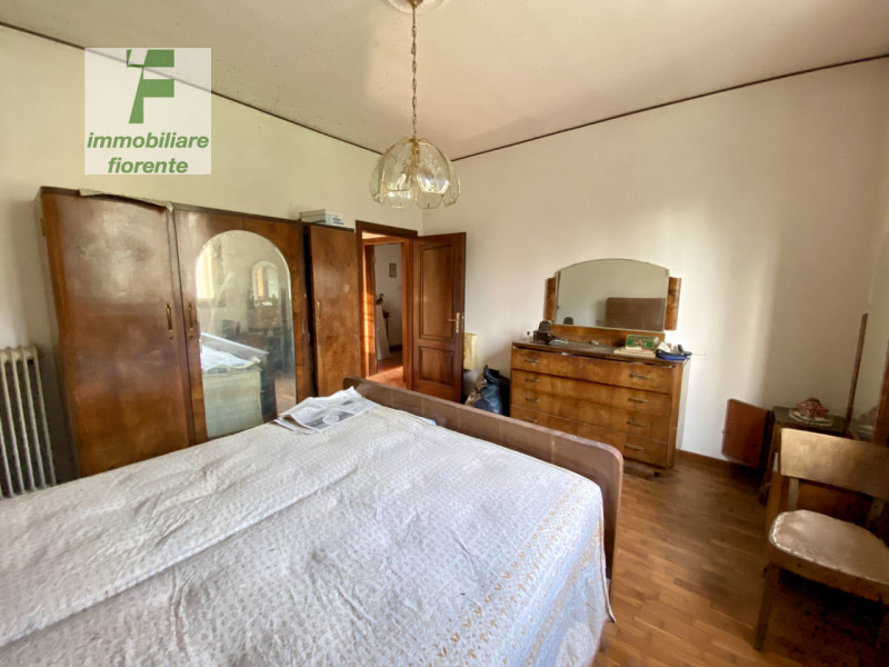 SOLUZIONE INTROVABILE...SU UN LOTTO DI MQ 1445...CASA SINGOLA SU UNICO PIANO di MQ 100 TOTALI CON...