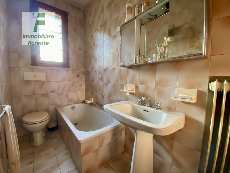 SOLUZIONE INTROVABILE...SU UN LOTTO DI MQ 1445...CASA SINGOLA SU UNICO PIANO di MQ 100 TOTALI CON...