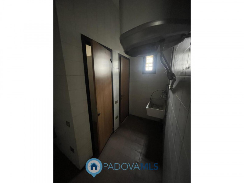 Immobile in esclusiva al Gruppo Padova MLS
SACCOLONGO Nella zona industriale-artigianale di Sacco...