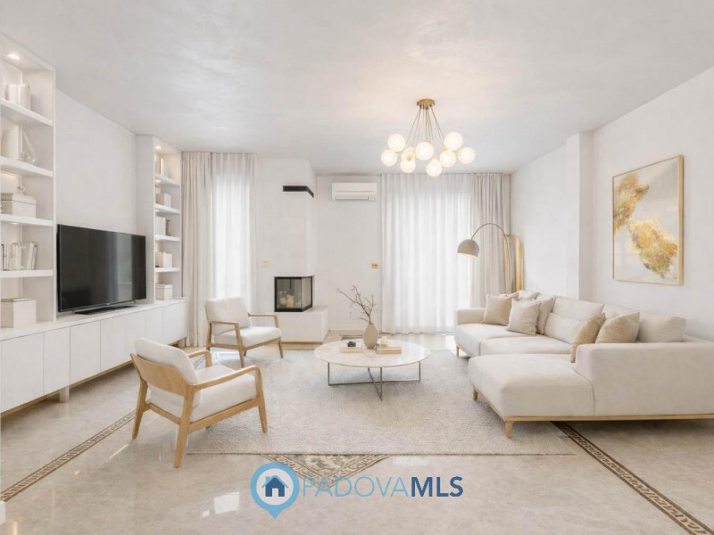 Immobile in esclusiva al Gruppo Padova MLS
Nel cuore di Abano Terme, in via Previtali, proponiamo...