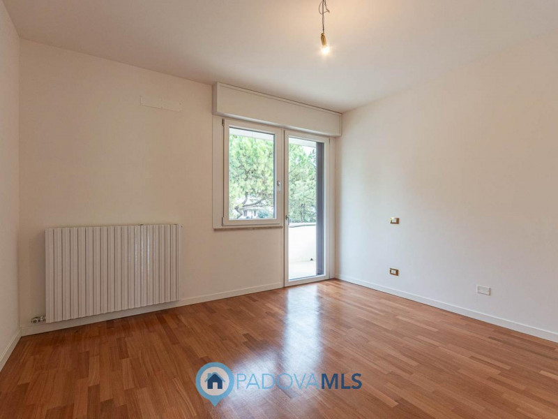 Immobile in esclusiva al Gruppo Padova MLS
Nel cuore di Abano Terme, in via Previtali, proponiamo...