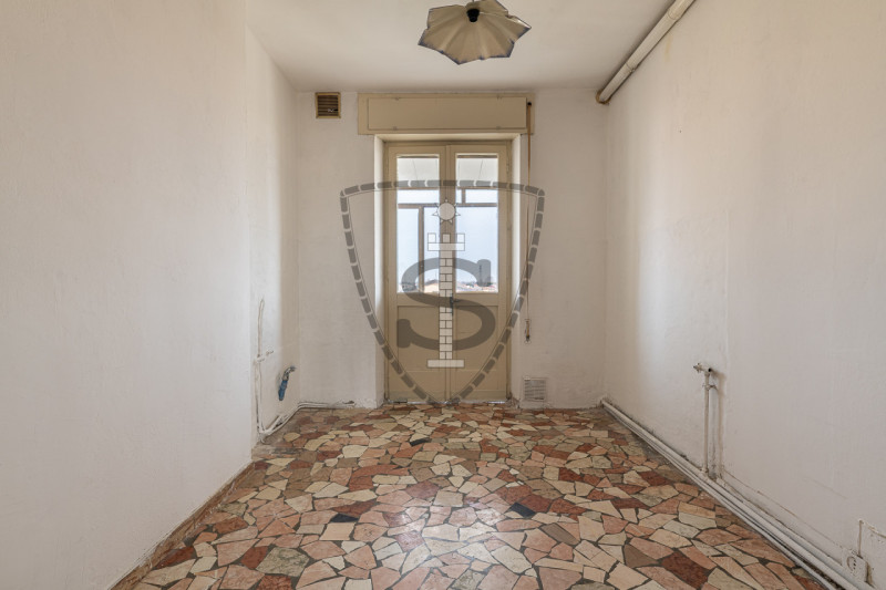 A Cartigliano, in una zona tranquilla e vicina al centro, proponiamo questo appartamento di 118 m...