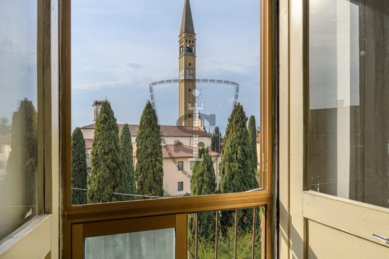 A Cartigliano, in una zona tranquilla e vicina al centro, proponiamo questo appartamento di 118 m...