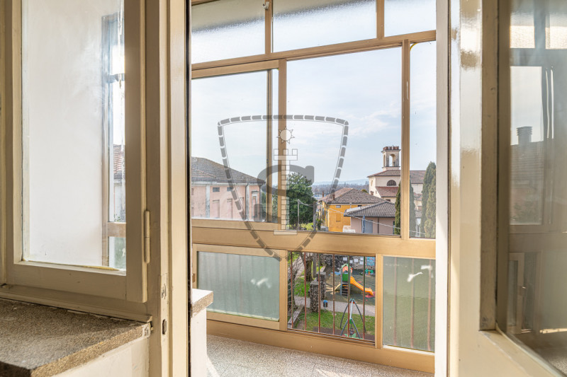 A Cartigliano, in una zona tranquilla e vicina al centro, proponiamo questo appartamento di 118 m...