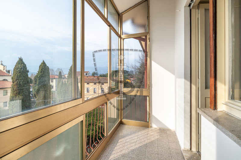 A Cartigliano, in una zona tranquilla e vicina al centro, proponiamo questo appartamento di 118 m...