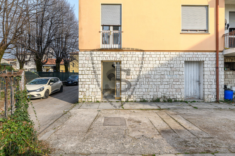 A Cartigliano, in una zona tranquilla e vicina al centro, proponiamo questo appartamento di 118 m...