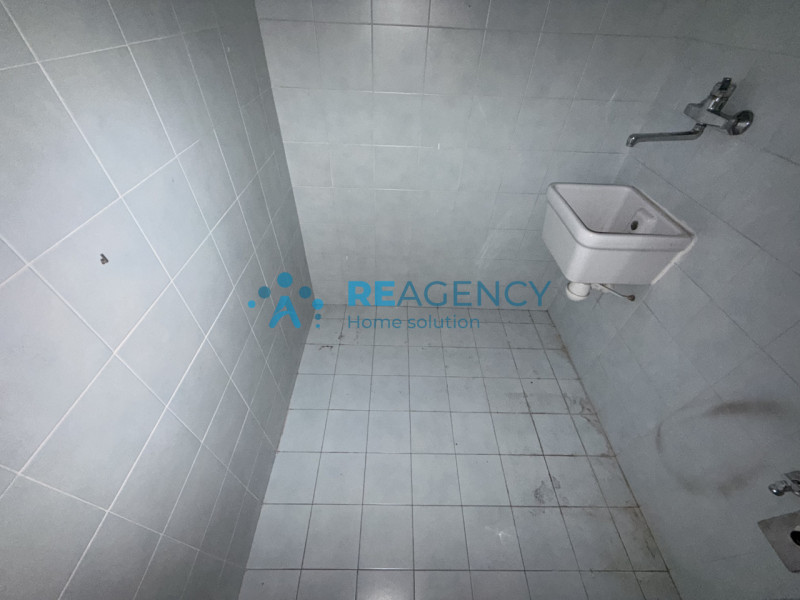 Proponiamo in vendita un esclusivo appartamento tricamere di ben 138 mq situato nella piazza cent...