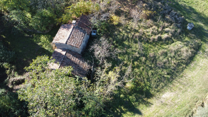 Nel suggestivo contesto dei Colli Euganei, nella zona collinare di Torreglia, proponiamo in vendi...