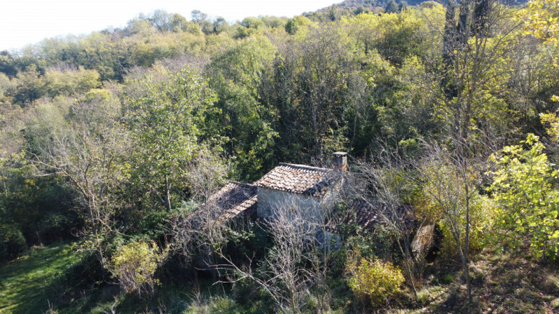 Nel suggestivo contesto dei Colli Euganei, nella zona collinare di Torreglia, proponiamo in vendi...