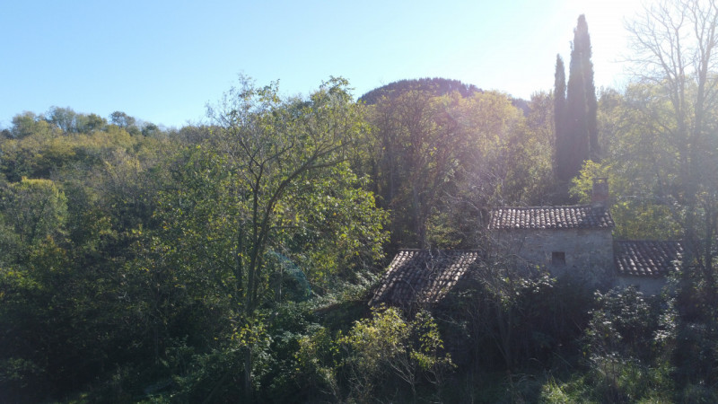 Nel suggestivo contesto dei Colli Euganei, nella zona collinare di Torreglia, proponiamo in vendi...