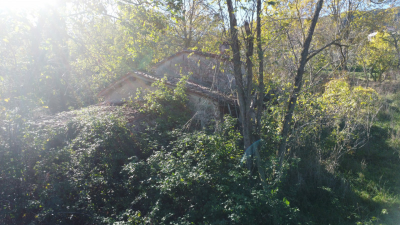 Nel suggestivo contesto dei Colli Euganei, nella zona collinare di Torreglia, proponiamo in vendi...