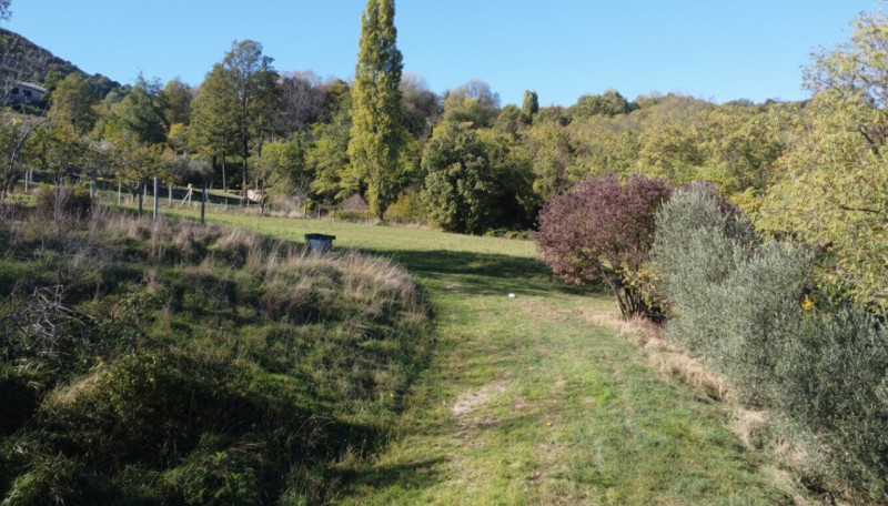Nel suggestivo contesto dei Colli Euganei, nella zona collinare di Torreglia, proponiamo in vendi...