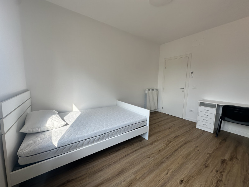 Camera con bagno, per una persona, arredi nuovi. Ideale per lavoratrici o studentesse. Pianta all...