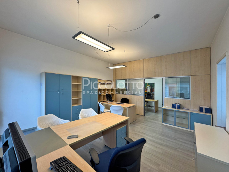 Rif. A5453 - Casella d'Asolo, in posizione centrale strategica vicino ad altre attività e servizi...