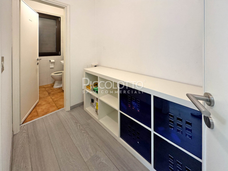 Rif. A5453 - Casella d'Asolo, in posizione centrale strategica vicino ad altre attività e servizi...