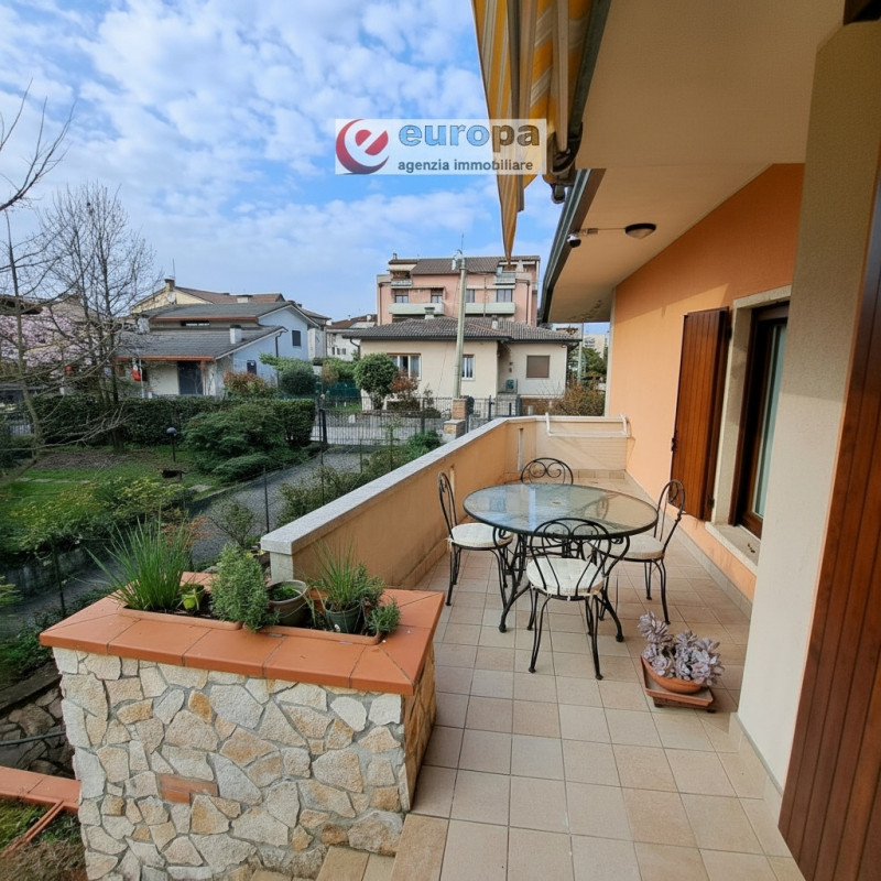 A CAVAZZALE (VI), si propone questa luminosa VILLA singola unifamiliare, dotata di vari comforts ...