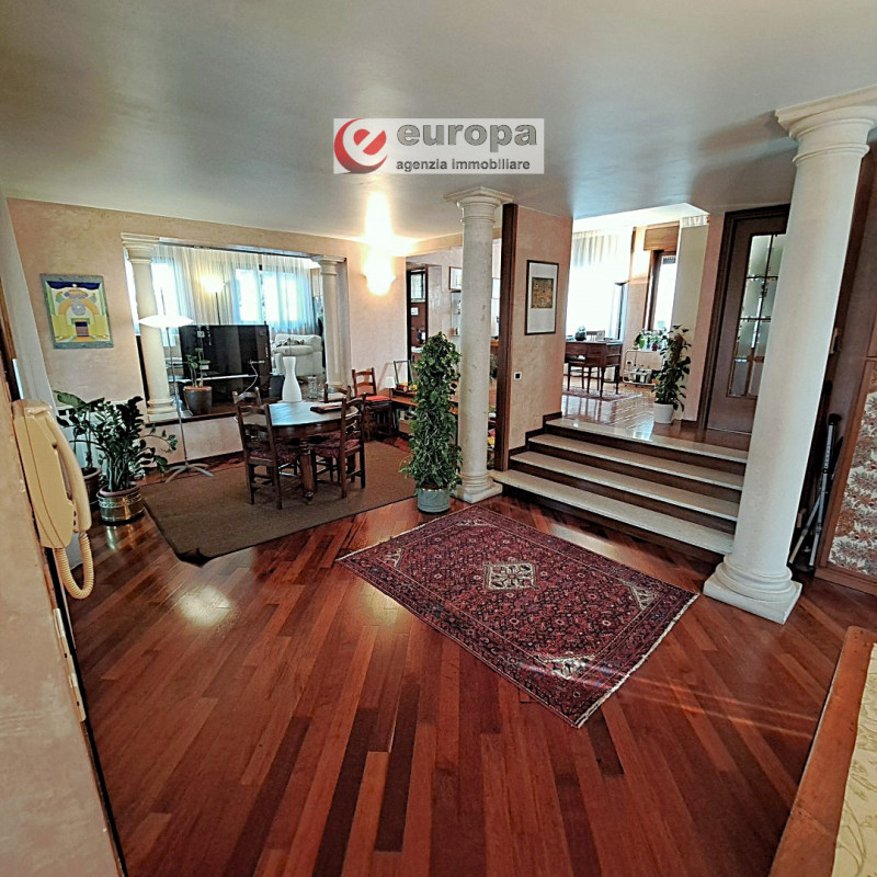 A CAVAZZALE (VI) (per motivi di riservatezza l'indirizzo è solo indicativo), si propone questa lu...