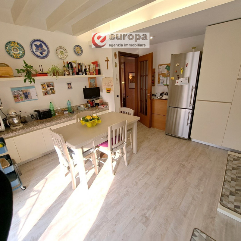 A CAVAZZALE (VI) (per motivi di riservatezza l'indirizzo è solo indicativo), si propone questa lu...