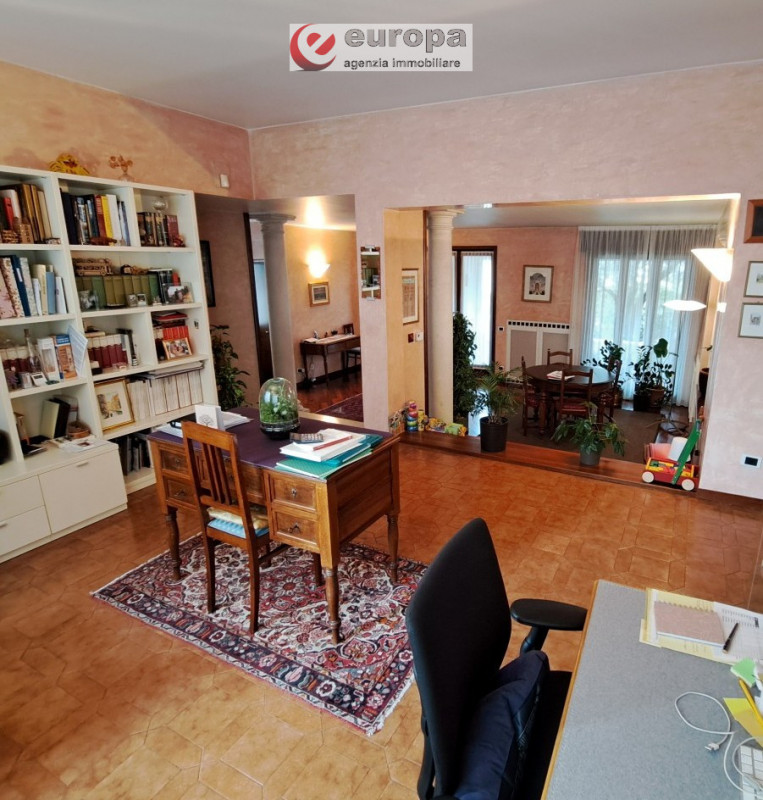 A CAVAZZALE (VI) (per motivi di riservatezza l'indirizzo è solo indicativo), si propone questa lu...