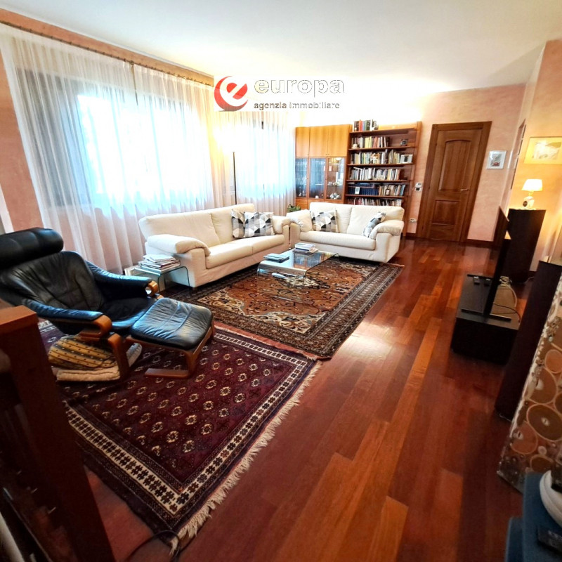 A CAVAZZALE (VI) (per motivi di riservatezza l'indirizzo è solo indicativo), si propone questa lu...