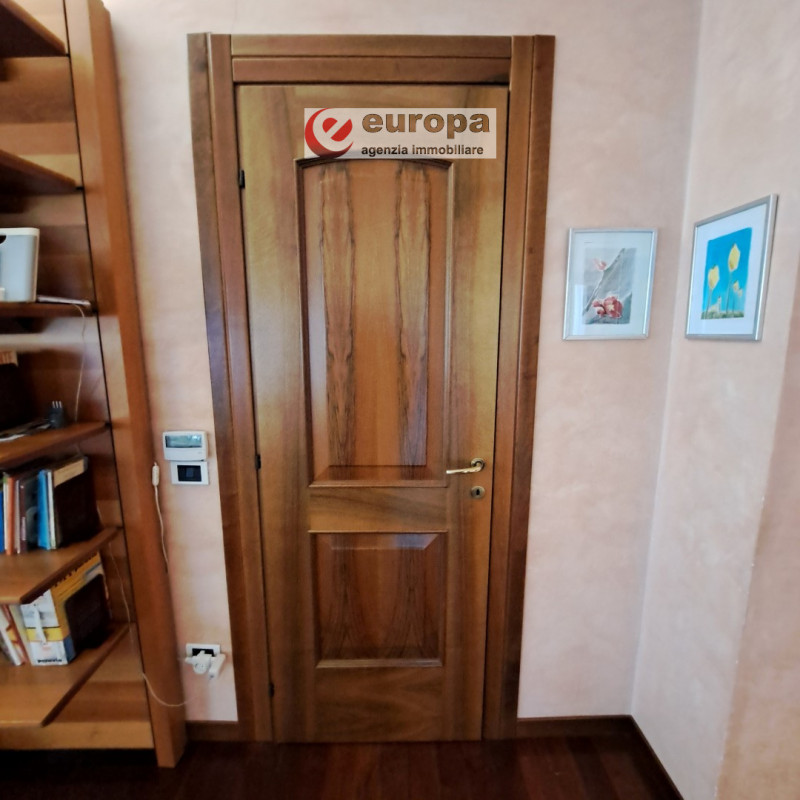 A CAVAZZALE (VI), laterale di viale Europa (per riservatezza l'indirizzo è indicativo), si propon...