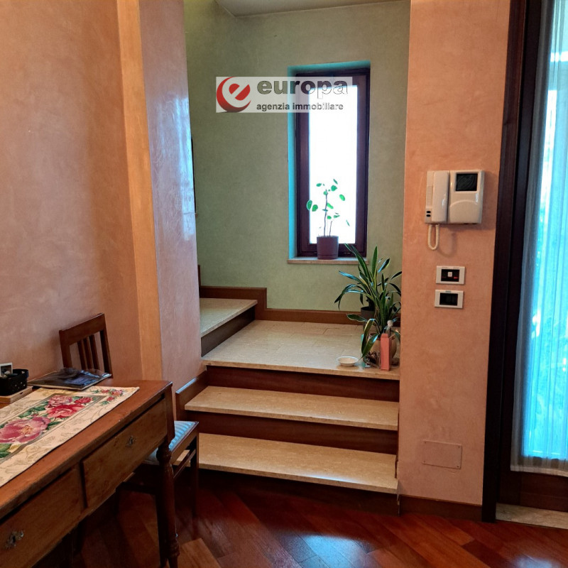 A CAVAZZALE (VI), laterale di viale Europa (per riservatezza l'indirizzo è indicativo), si propon...