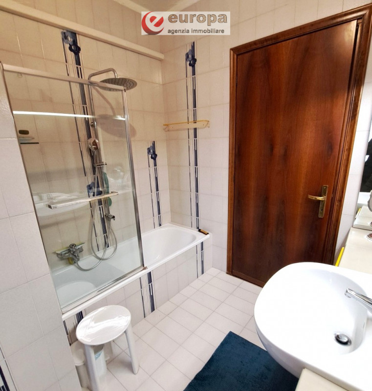 A CAVAZZALE (VI), laterale di viale Europa (per riservatezza l'indirizzo è indicativo), si propon...