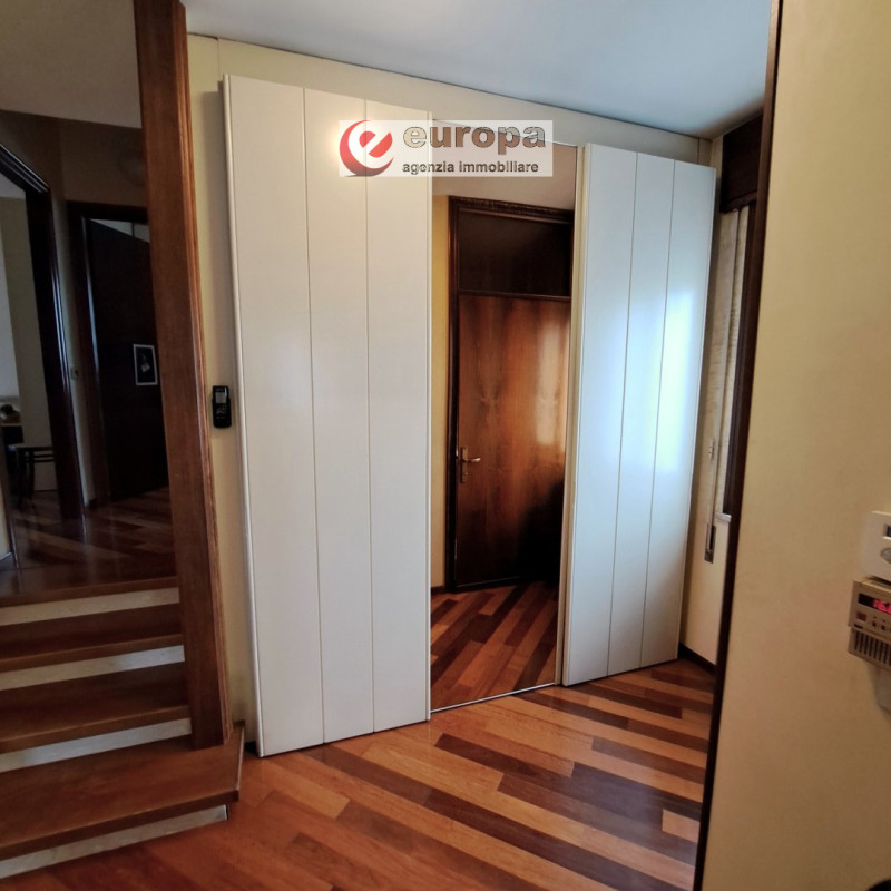 A CAVAZZALE (VI), laterale di viale Europa (per riservatezza l'indirizzo è indicativo), si propon...