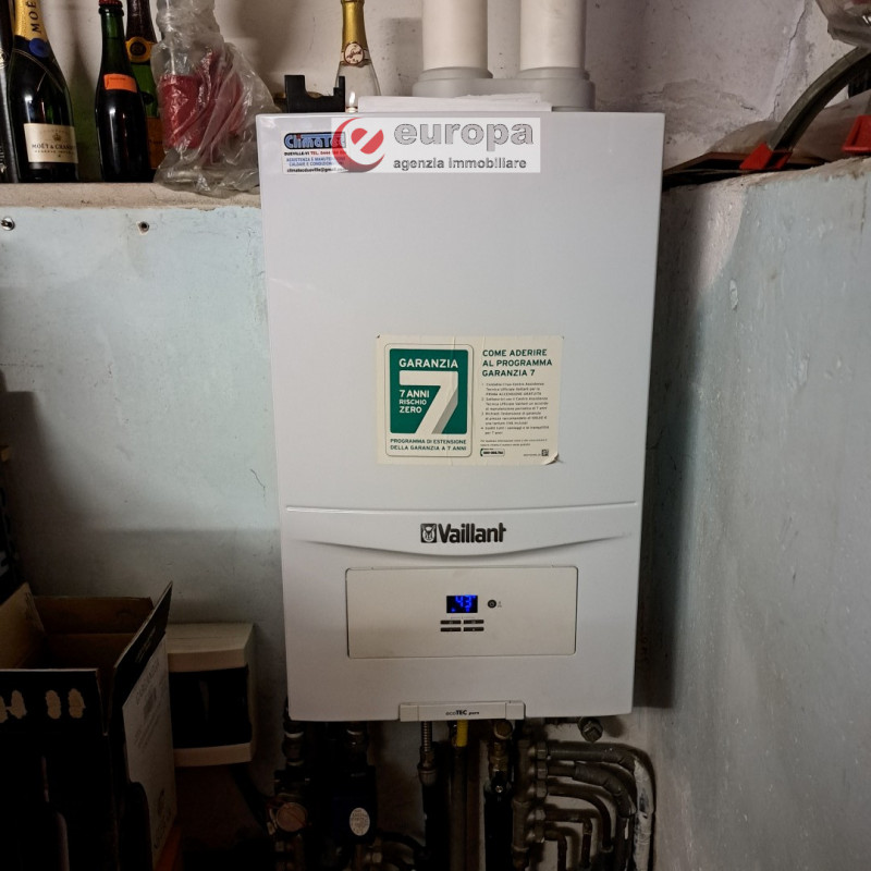 A CAVAZZALE (VI), laterale di viale Europa (per riservatezza l'indirizzo è indicativo), si propon...