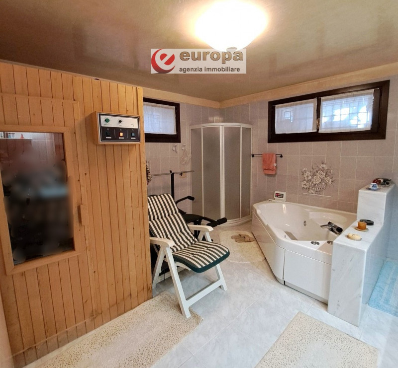 A CAVAZZALE (VI) (per motivi di riservatezza l'indirizzo è solo indicativo), si propone questa lu...