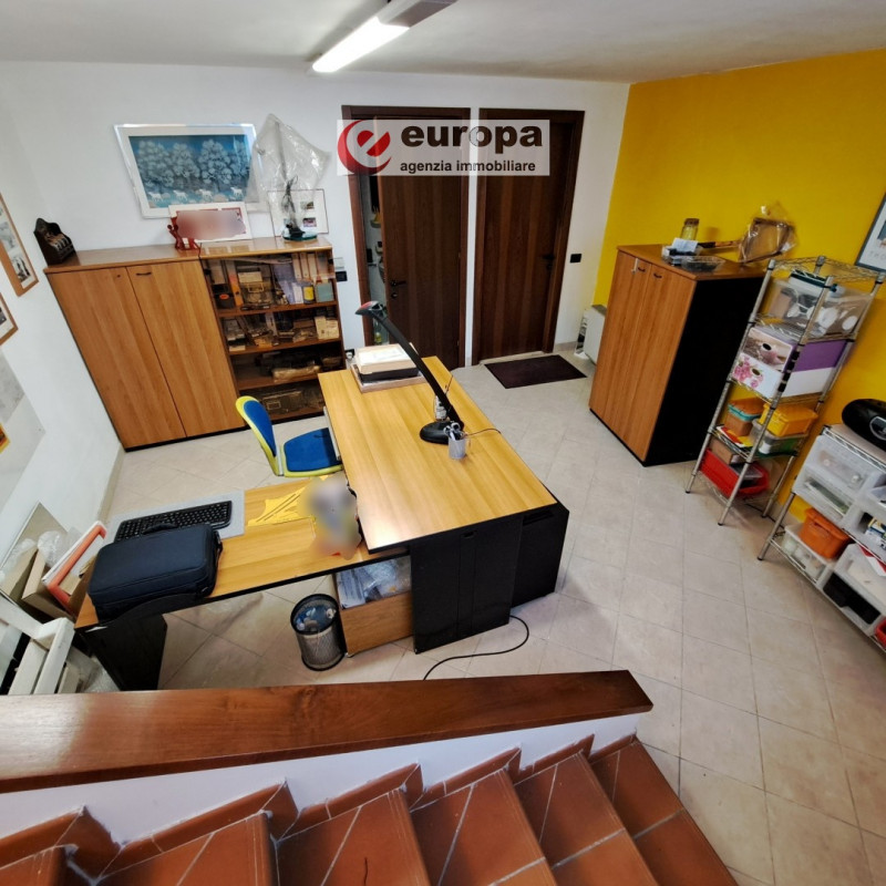 A CAVAZZALE (VI), laterale di viale Europa (per riservatezza l'indirizzo è indicativo), si propon...