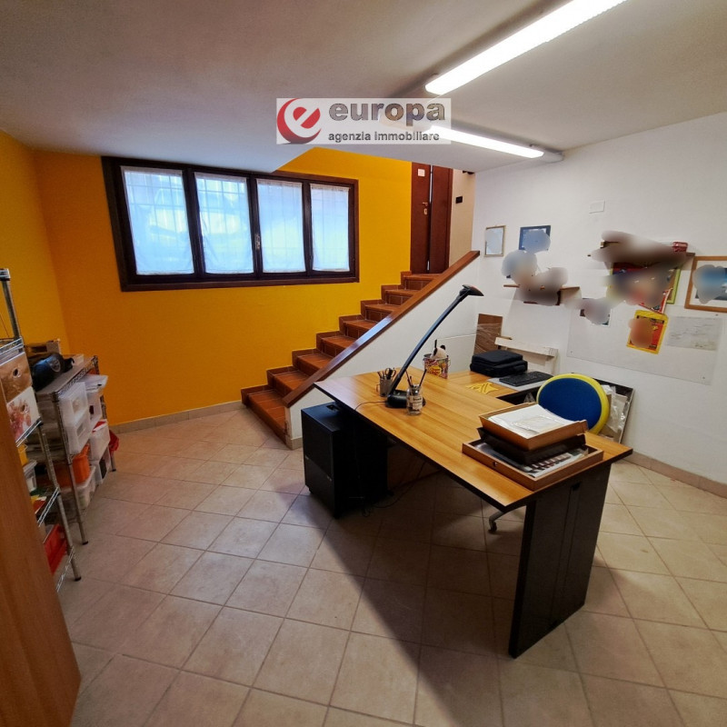 A CAVAZZALE (VI) (per motivi di riservatezza l'indirizzo è solo indicativo), si propone questa lu...