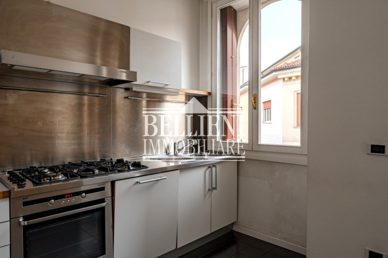 SANTA LUCIA - Proponiamo in vendita nelle vicinanze di Piazza Matteotti, a pochi passi dal centro...