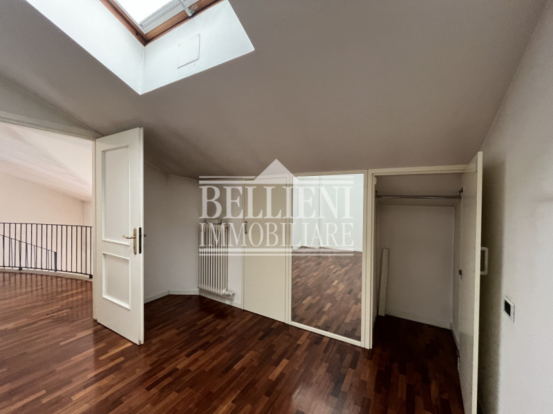 SANTA LUCIA - Proponiamo in vendita nel cuore della ricercata zona Santa Lucia, a pochi passi dal...