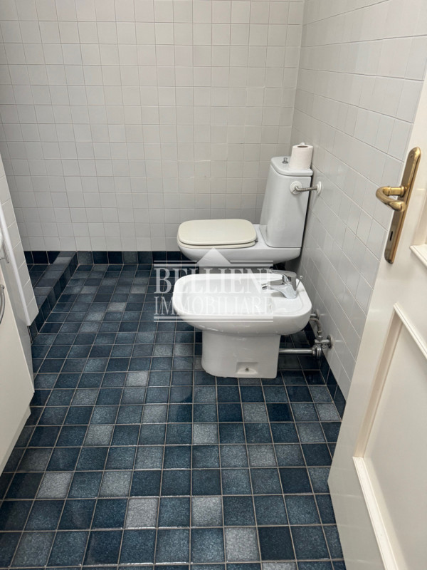 SANTA LUCIA - Proponiamo in vendita nel cuore della ricercata zona Santa Lucia, a pochi passi dal...