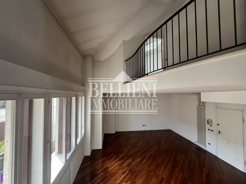 SANTA LUCIA - Proponiamo in vendita nel cuore della ricercata zona Santa Lucia, a pochi passi dal...