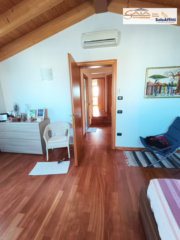 Villetta semi - indipendente situata nel cuore di San Giacomo
ad Albignasego in posizione tranqui...