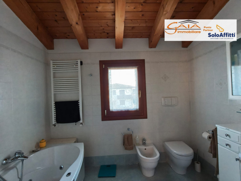 Villetta semi - indipendente situata nel cuore di San Giacomo
ad Albignasego in posizione tranqui...