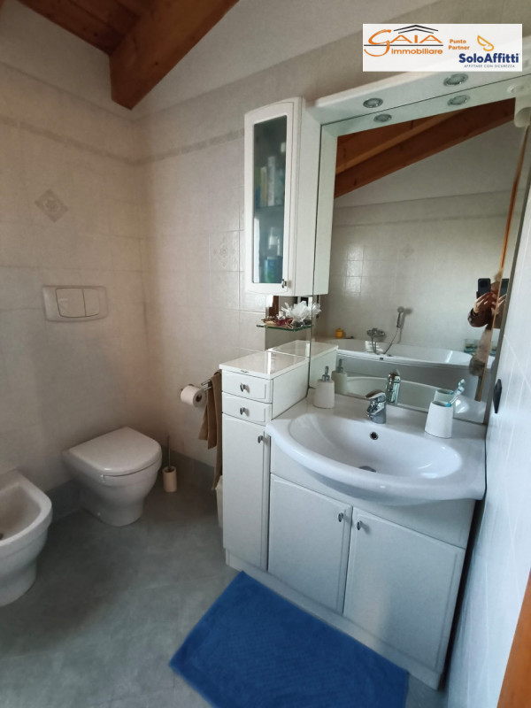 Villetta semi - indipendente situata nel cuore di San Giacomo
ad Albignasego in posizione tranqui...