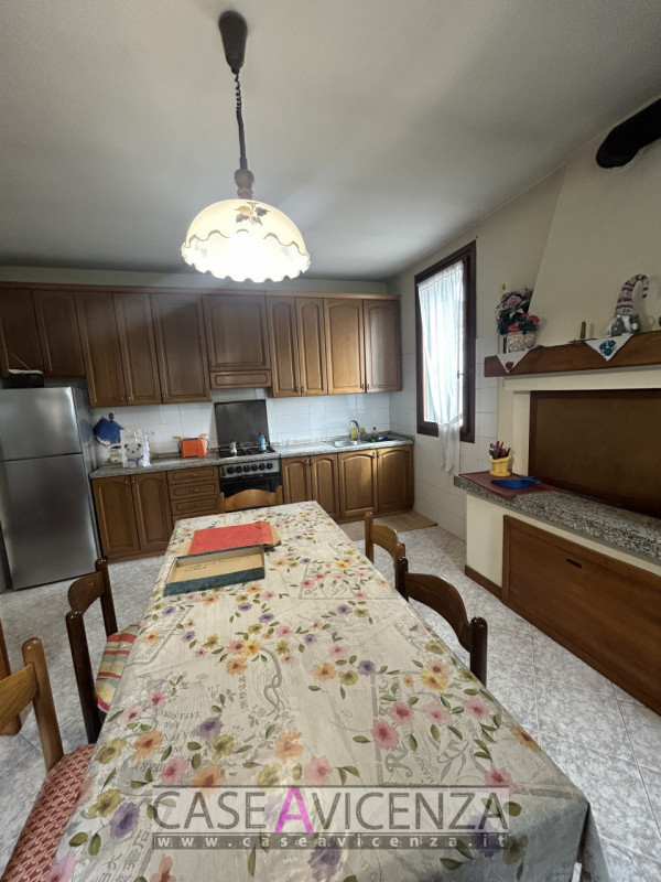 Proponiamo in affitto una villa singola di circa 190 mq nel cuore della campagna tra Grisignano d...