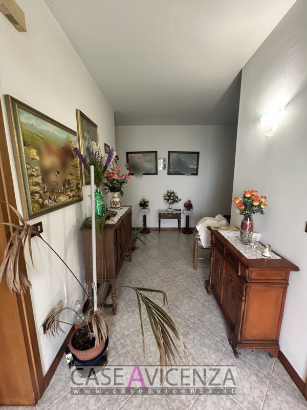 Proponiamo in affitto una villa singola di circa 190 mq nel cuore della campagna tra Grisignano d...