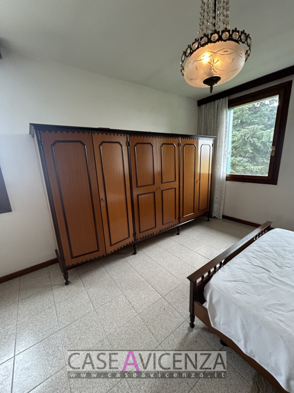 Proponiamo in affitto una villa singola di circa 190 mq nel cuore della campagna tra Grisignano d...