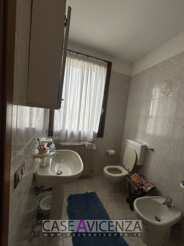Proponiamo in affitto una villa singola di circa 190 mq nel cuore della campagna tra Grisignano d...