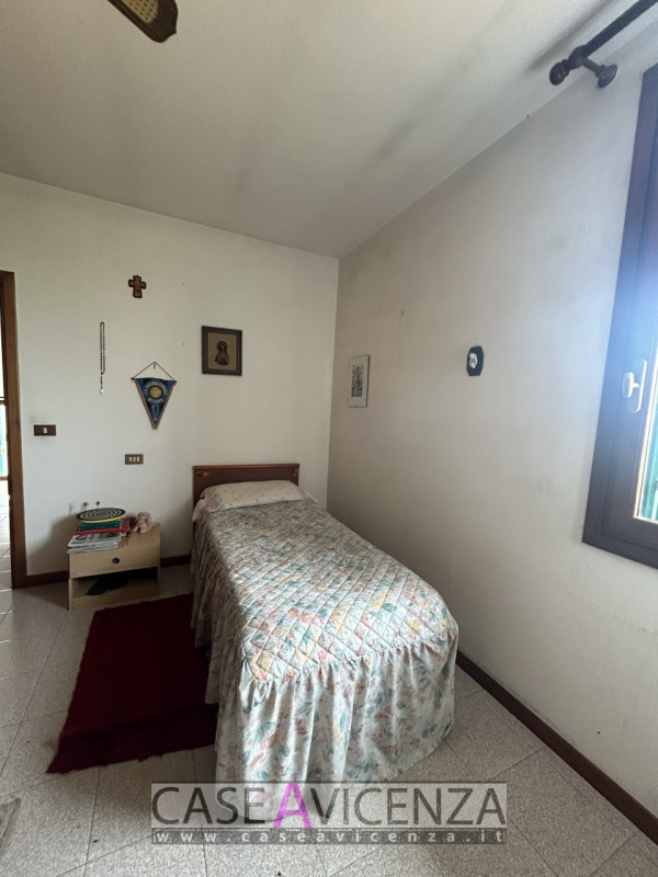 Proponiamo in affitto una villa singola di circa 190 mq nel cuore della campagna tra Grisignano d...