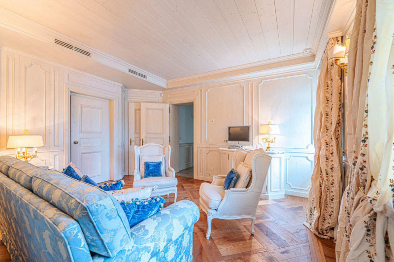 UDINE IN POSIZIONE CENTRALE RECNTISSIMA VILLA DI 900 MQ OLTRE AD UN AMPIO GIARDINO  SU PIU LIVELL...