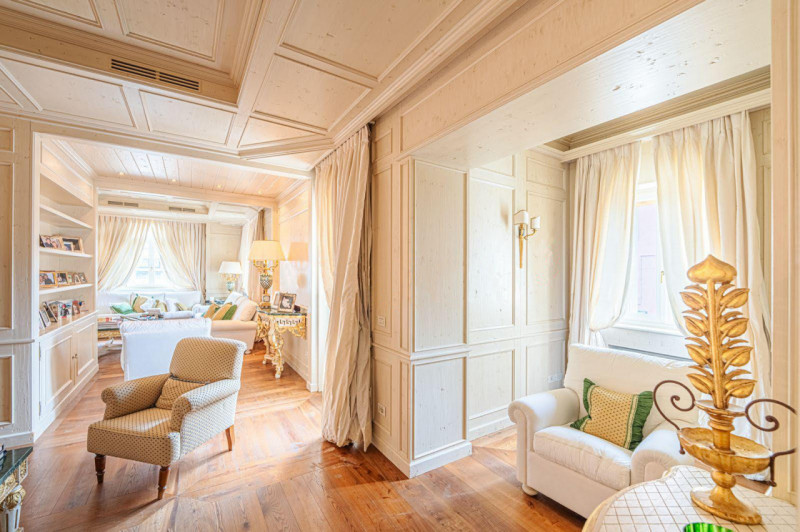 UDINE IN POSIZIONE CENTRALE RECNTISSIMA VILLA DI 900 MQ OLTRE AD UN AMPIO GIARDINO  SU PIU LIVELL...