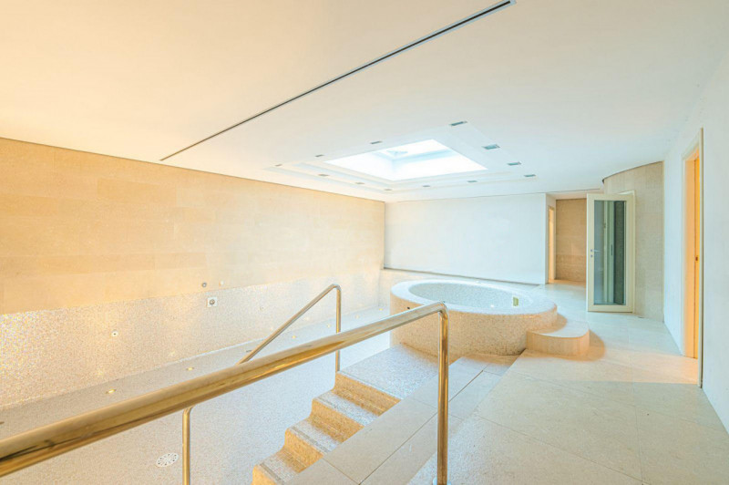 UDINE IN POSIZIONE CENTRALE RECNTISSIMA VILLA DI 900 MQ OLTRE AD UN AMPIO GIARDINO  SU PIU LIVELL...